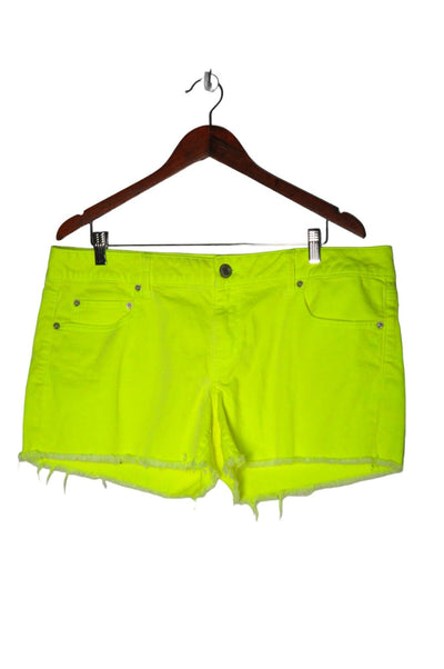 AMERICAN EAGLE Women Classic Shorts Regular fit in Green - Size 18 | 11.99 $ KOOP