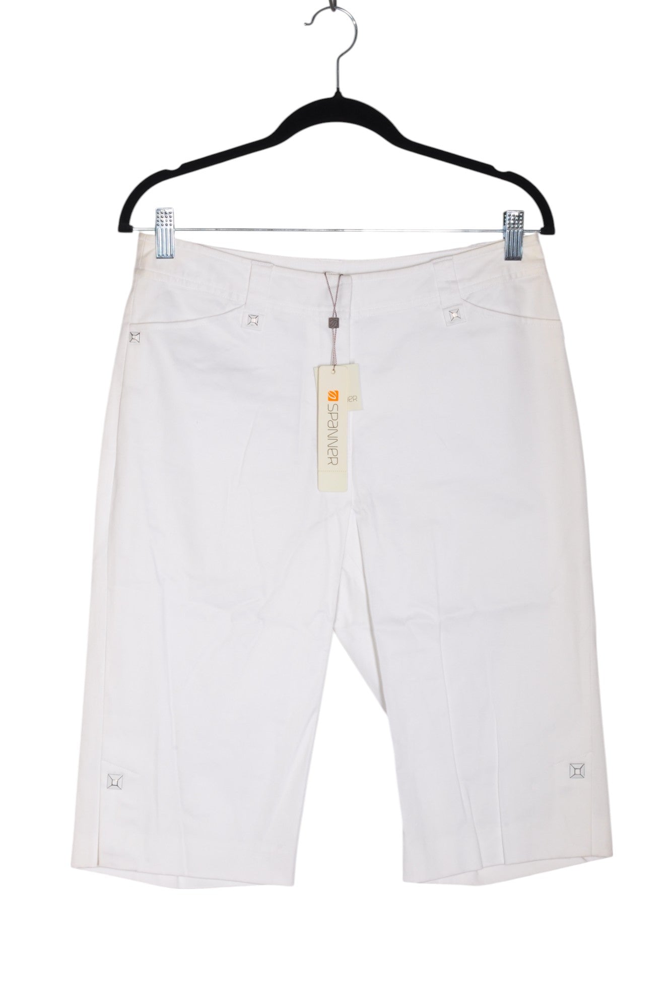 SPANNER Women Classic Shorts Regular fit in White - Size 6 | 29.99 $ KOOP