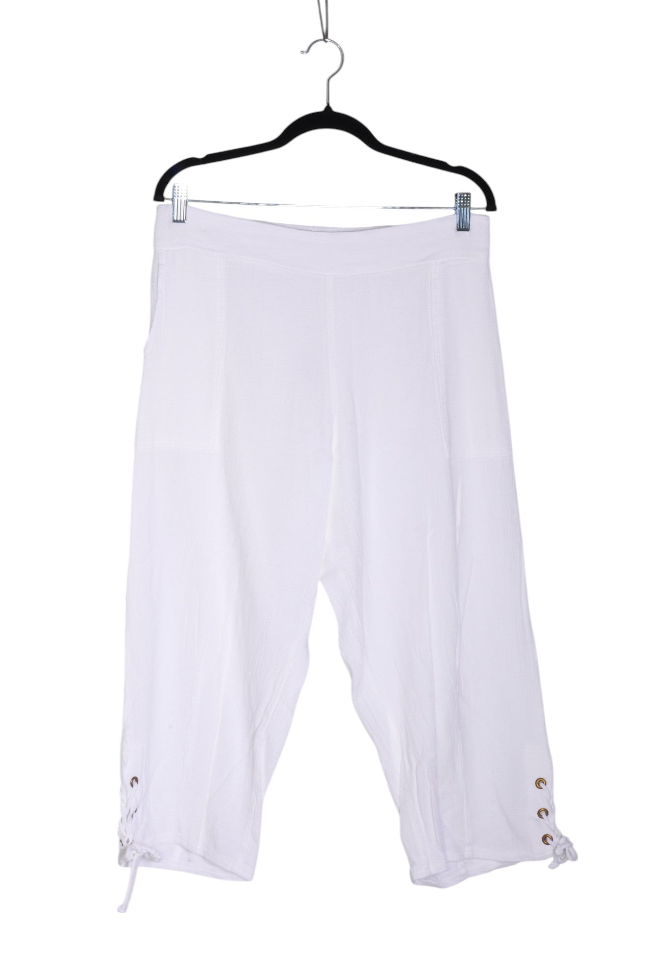 EZZE WEAR Women Capri Pants Regular fit in White - Size L | 19.99 $ KOOP