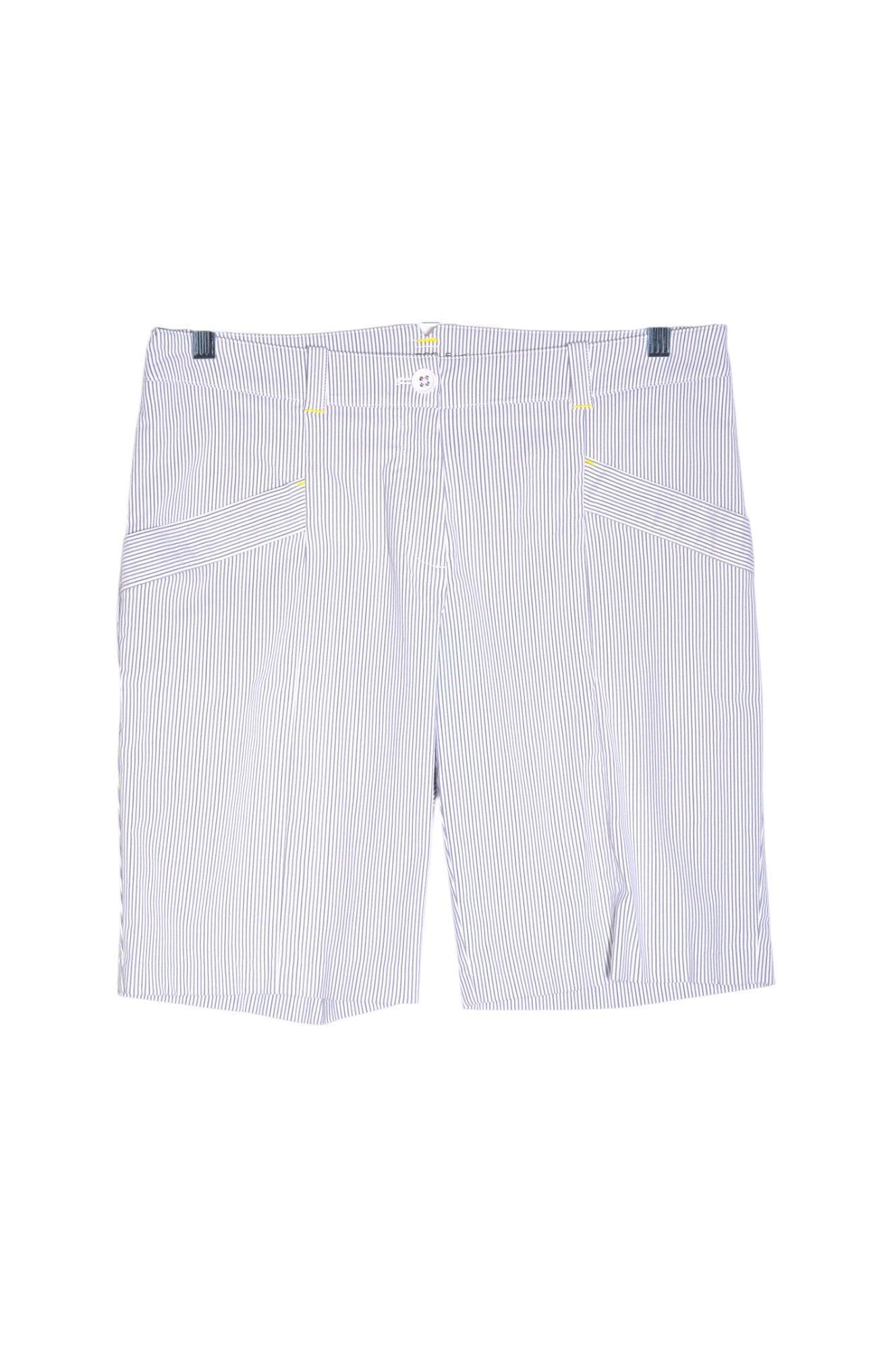 NIKE Women Classic Shorts Regular fit in White - Size 10 | 21.25 $ KOOP