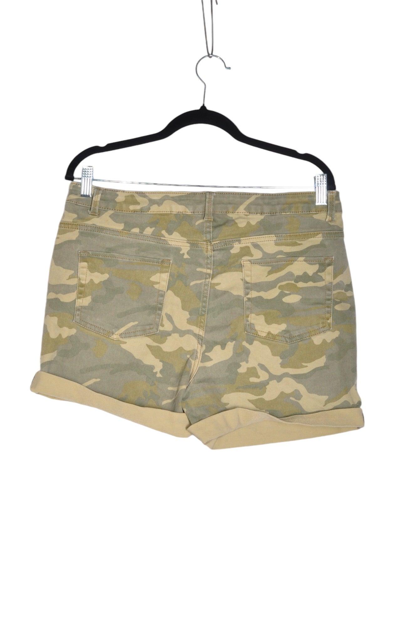 GEORGE Women Classic Shorts Regular fit in Green - Size 14 | 9.99 $ KOOP