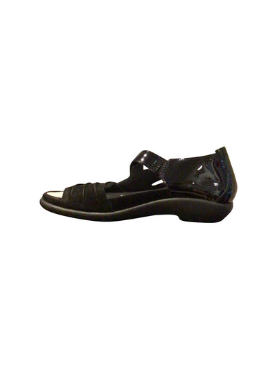 NAOT Sandals in Black  -  37  30.09 Koop